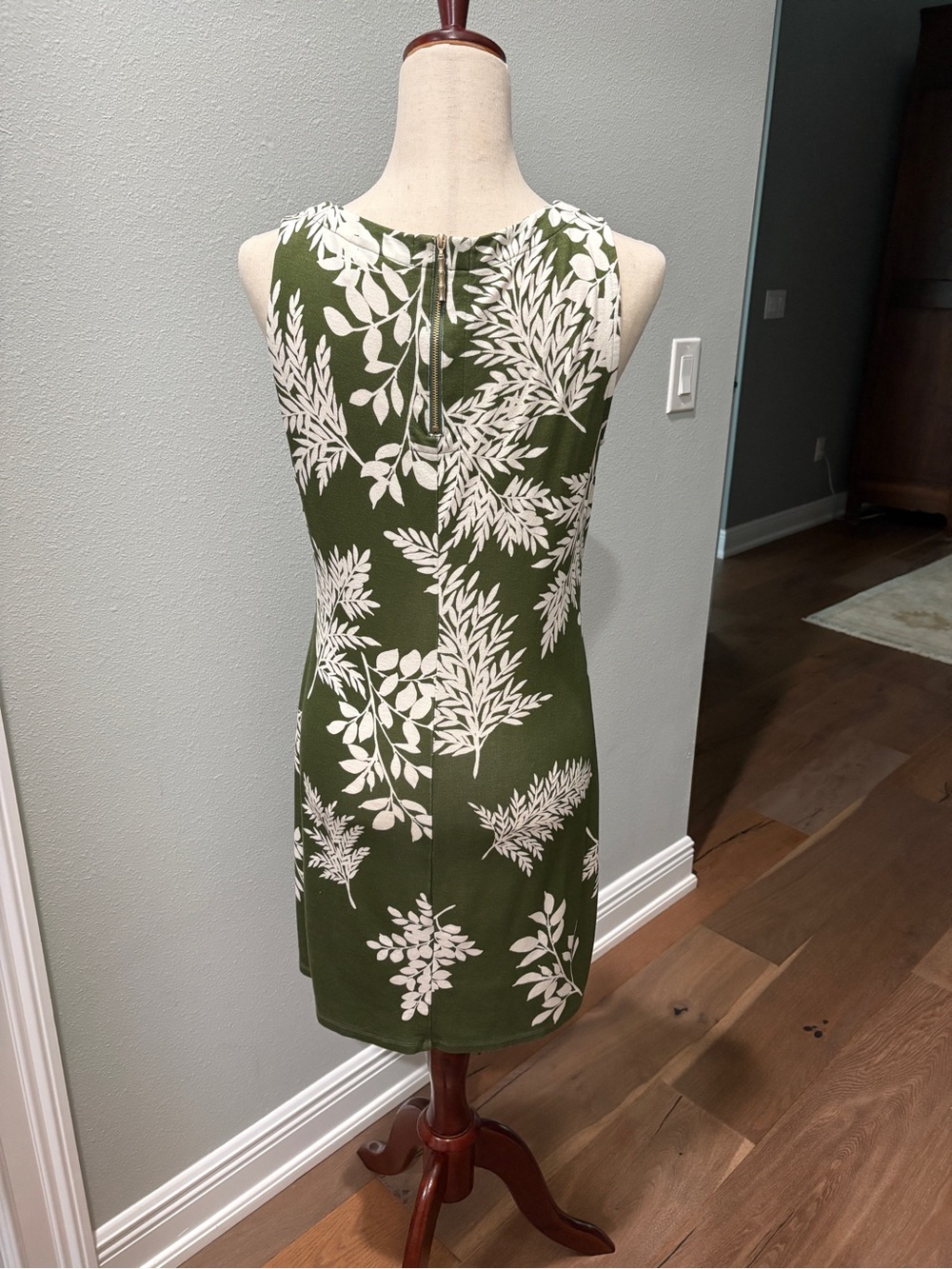 Tommy Bahama Darcy Whisper Fronds Olive Tree Sleeveless Dress  Green Medium - Picture 2 of 4